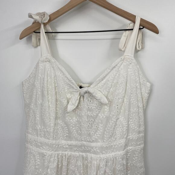 City Chic Fit & Flare Mini Eyelet Lace Dress White Tie Strap Knee Length 14 - Picture 2 of 8